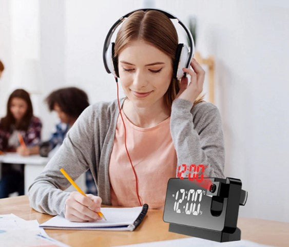 El reloj despertador que proyecta la hora con luz LED, radio, usb y hace mucho más por TI